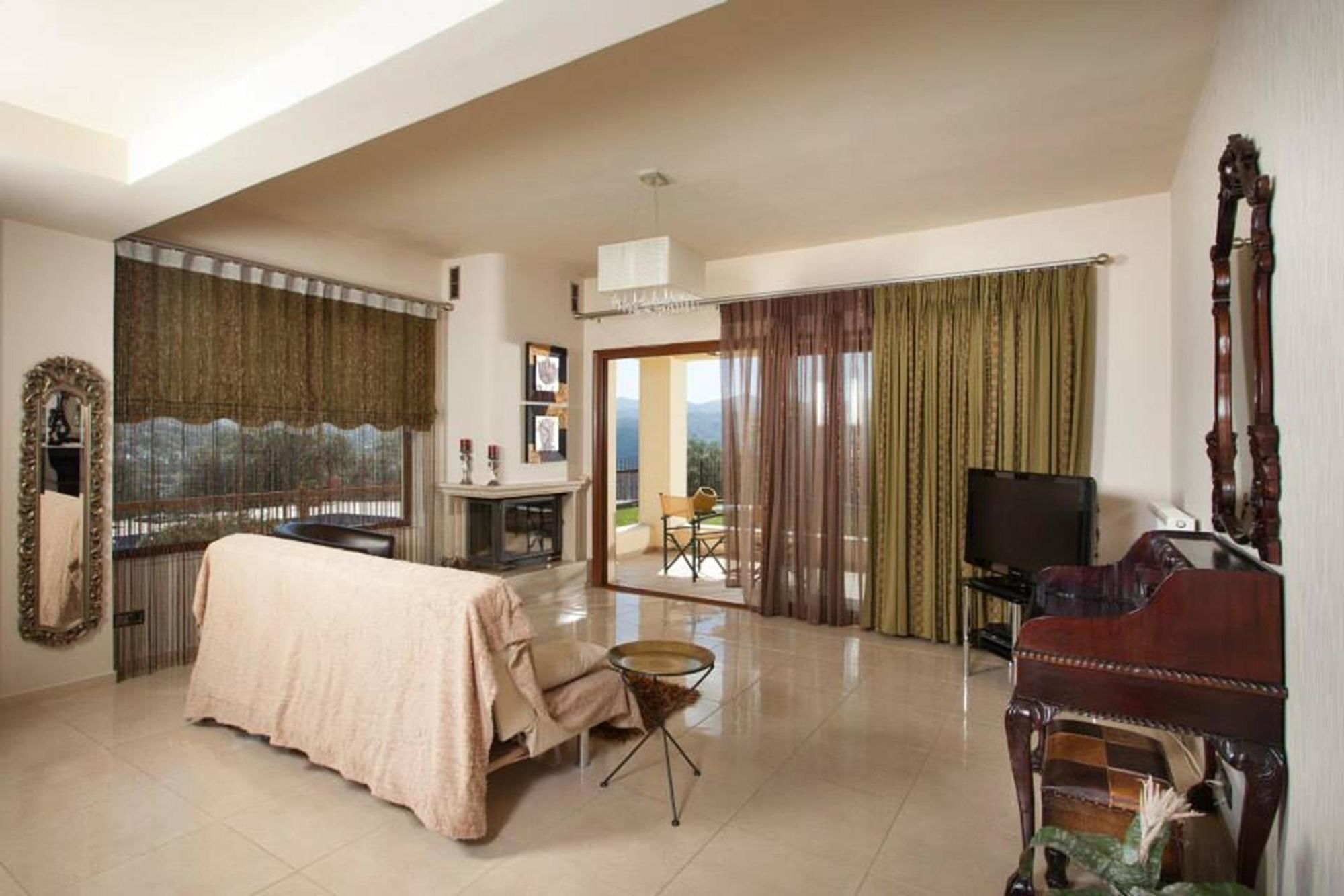 Louloudis Villa Spílion Esterno foto